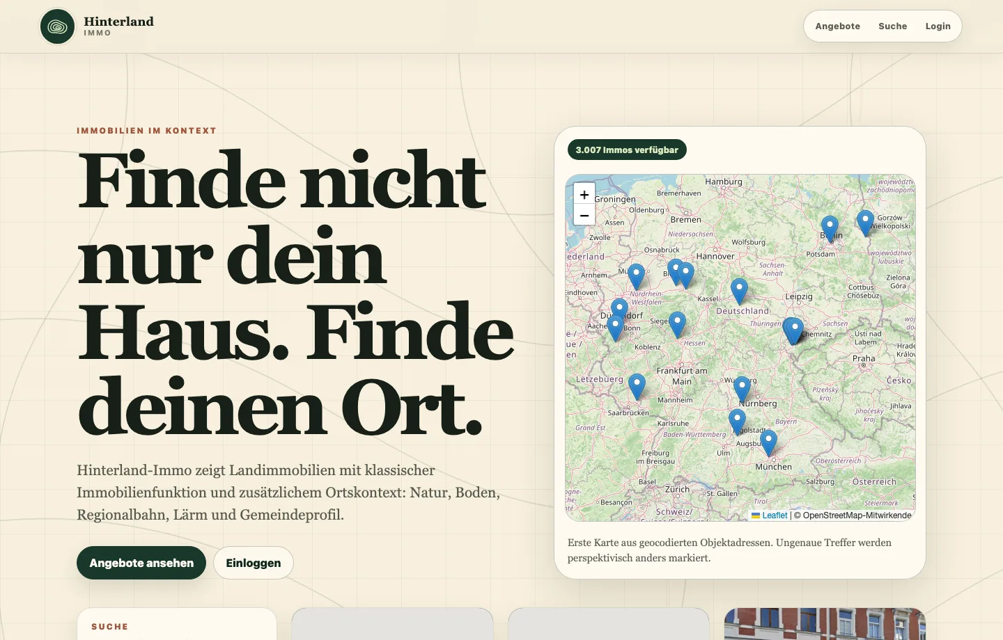Screenshot von Hinterland Immo mit großer Hero-Typografie und Kartenansicht